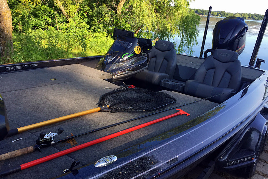 Tools to Remove Aquatic Weeds From Your Boat Trailer